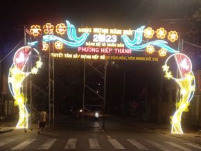 Đèn trang trí tết và đường hoa